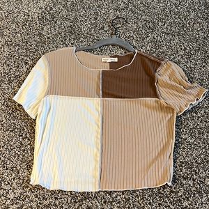 Size Small color block crop top.